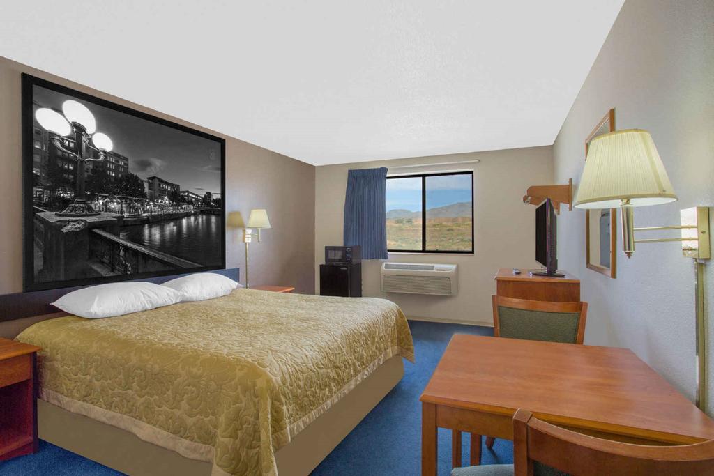 Super 8 By Wyndham Winnemucca Nv Exterior photo